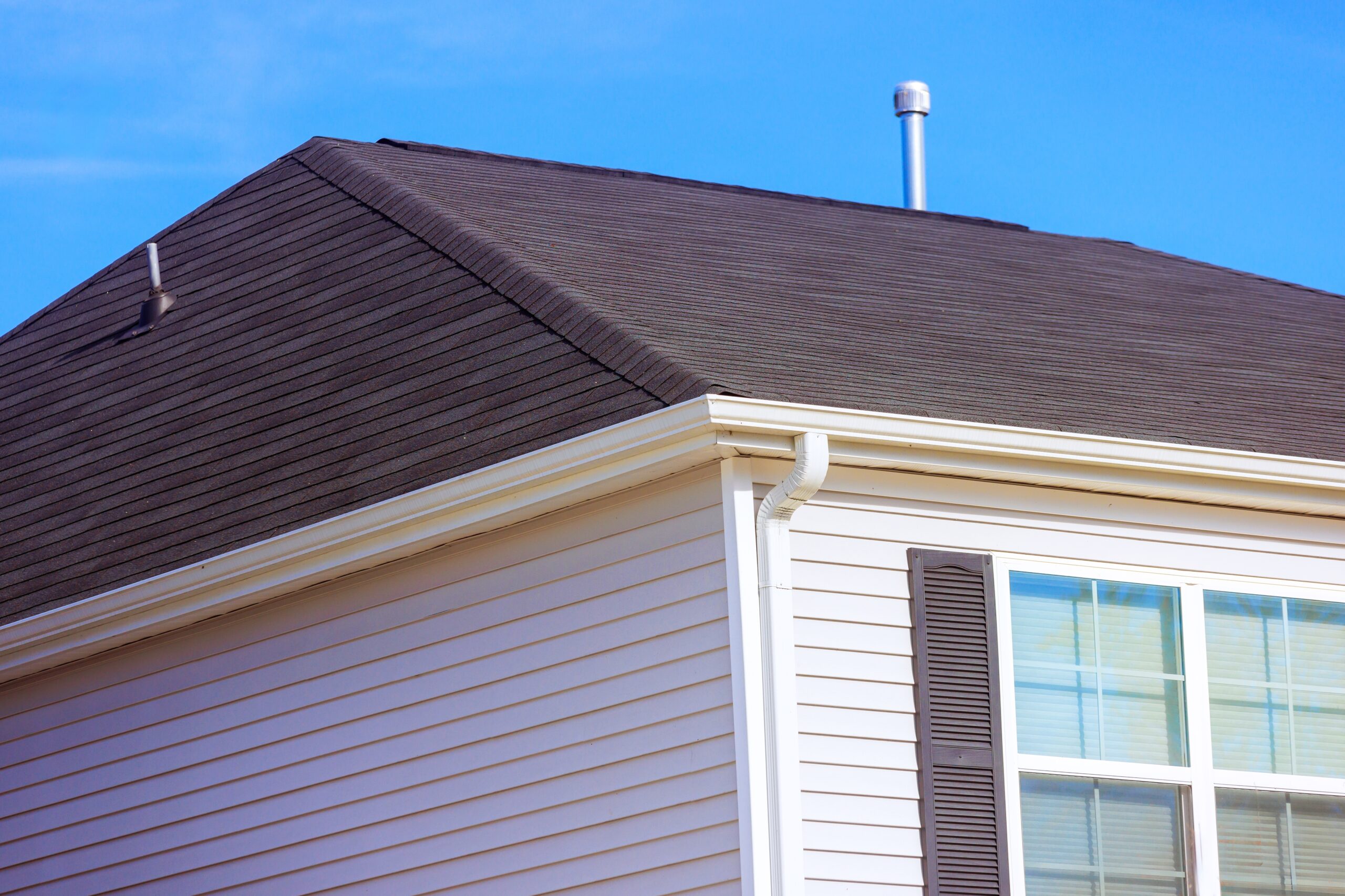 Asphalt shingles roof